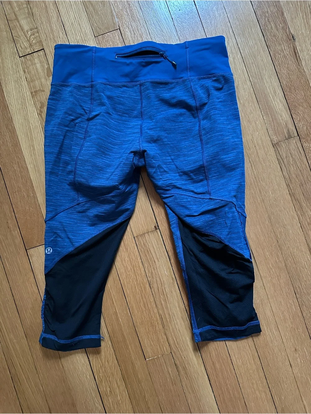 Lululemon size 10 Blue Capri Leggings with Ruched Cuff